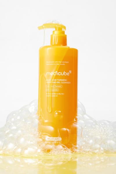 Medicube Kojic Acid Turmeric Gel to Foam Cleanser 500ml
